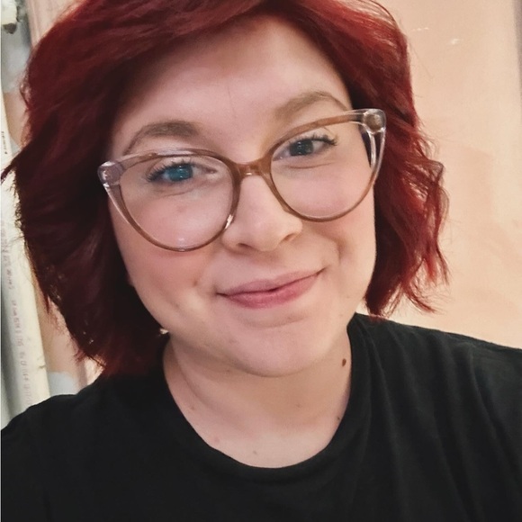 Meet your Posher, Sarah - Picture 1 of 5